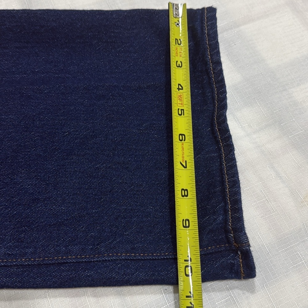 (R3) ANN TAYLOR
Wide-leg cargo jean with side pockets, size 12 P - Picture 11 of 16